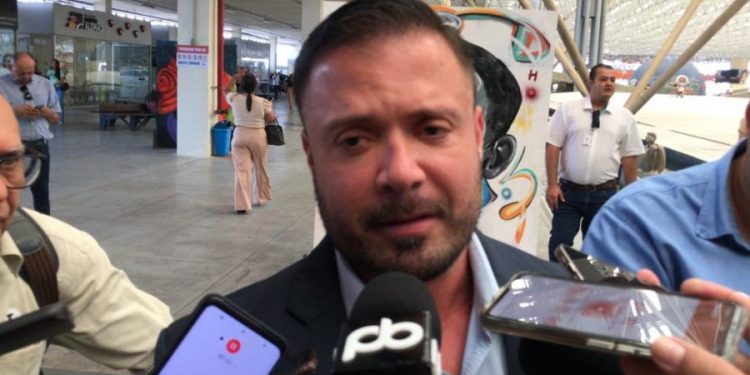 Caio rifa Nilvan e avaliza candidatura de Queiroga