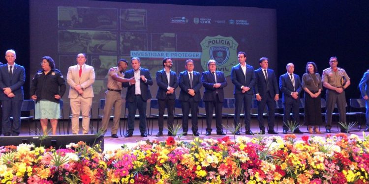 Governador anuncia convocação de mais concursados da Polícia Civil