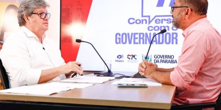 João Azevêdo anuncia ampliação para duas mil vagas no concurso da Educação