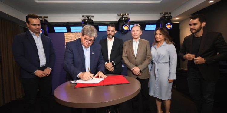 Governador anuncia novo resort, que terá investimento é de R$ 200 mi