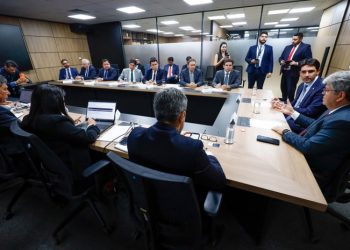 Em Brasília: João Azevêdo confirma construção do aeroporto de Patos