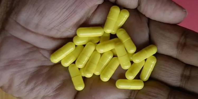 Omeprazol: os riscos de tomar remédio contra gastrite e refluxo por muito tempo