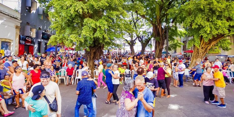 Sabadinho Bom tem samba e bolero com a cantora Salete Marrom