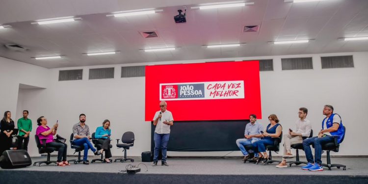 Cícero promete pagamento do piso da enfermagem para segunda-feira (04)