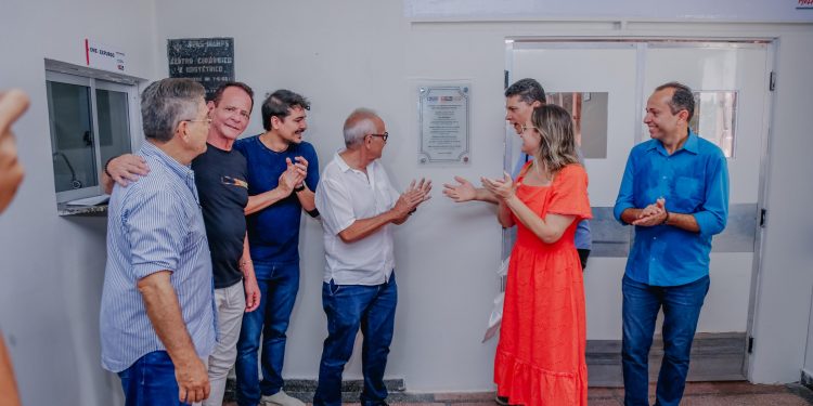 Cícero entrega reforma do Centro Obstétrico e Cirúrgico do Cândida Vargas