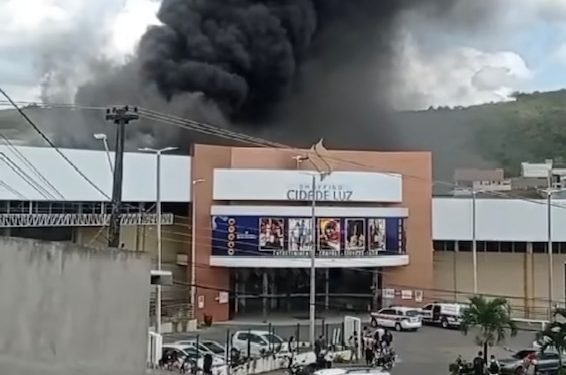 Incêndio destrói shopping em Guarabira