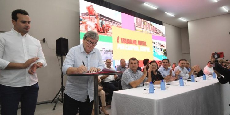 João Azevêdo anuncia investimentos de R$ 222 milhões no Estado