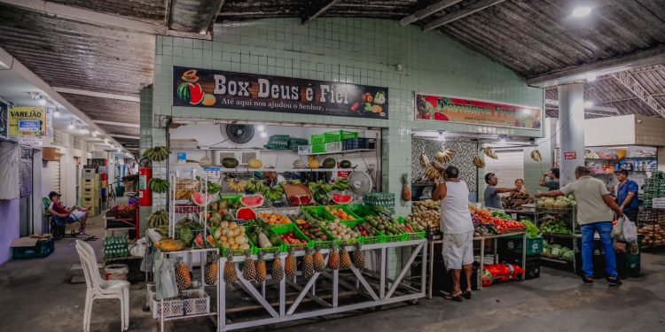 Cícero anuncia reforma do mercado de Cruz das Armas, em JP