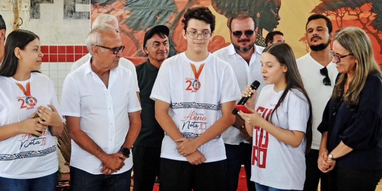 Prefeitura de JP e Alpargatas entregam troféu ‘Aluno Nota 10’ a 680 estudantes