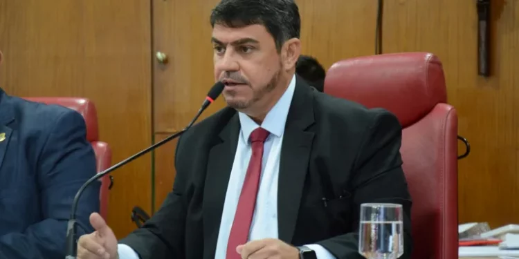 Dinho recebe prêmio da União de Vereadores do Brasil