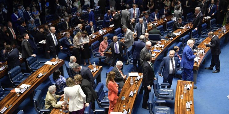 Senado aprova reforma que unifica impostos e cria o IVA