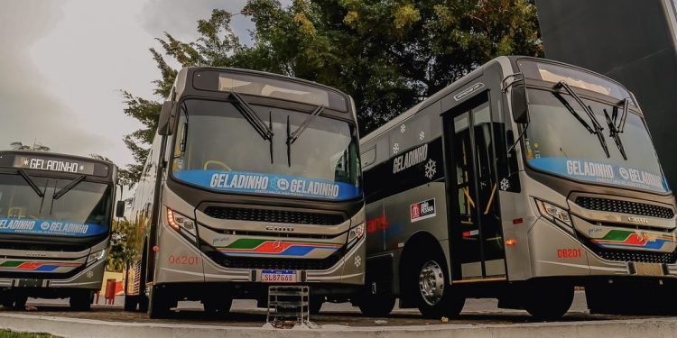 Cícero apresenta ônibus climatizados que vão circular em JP
