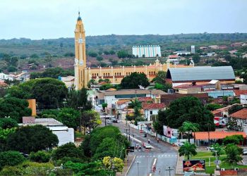 Bandidos invadem casa, rendem família e fazem o rapa, no Sertão da PB