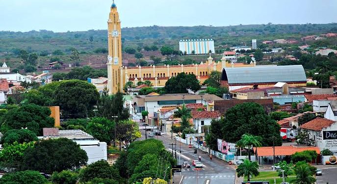 Bandidos invadem casa, rendem família e fazem o rapa, no Sertão da PB