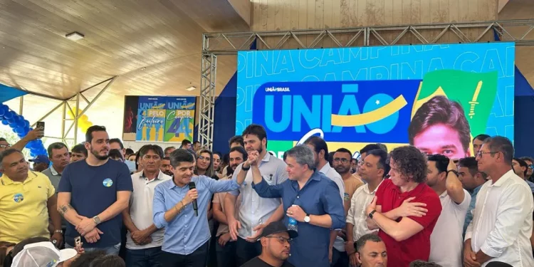 Bruno Cunha Lima oficializa filiação ao União Brasil