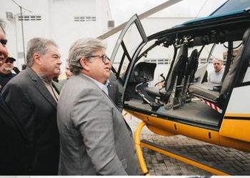 PRF doa helicóptero à polícia da PB