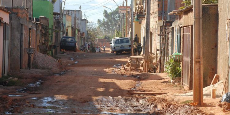 IGBE: percentual de pessoas em situação de pobreza caiu em 2022