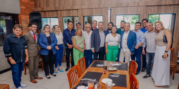 Em visita à Paraíba, Carlos Lupi reafirma apoio do PDT à reeleição de Cícero