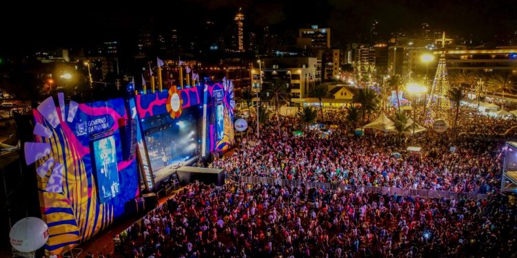 Segunda noite do Forró Verão volta a reunir multidão na orla de JP