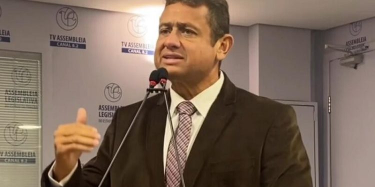 Walber Virgulino avalia projeto para botar câmeras nos paletós dos políticos