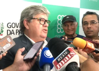 João rebate protestos contra aumento de 5% a servidores