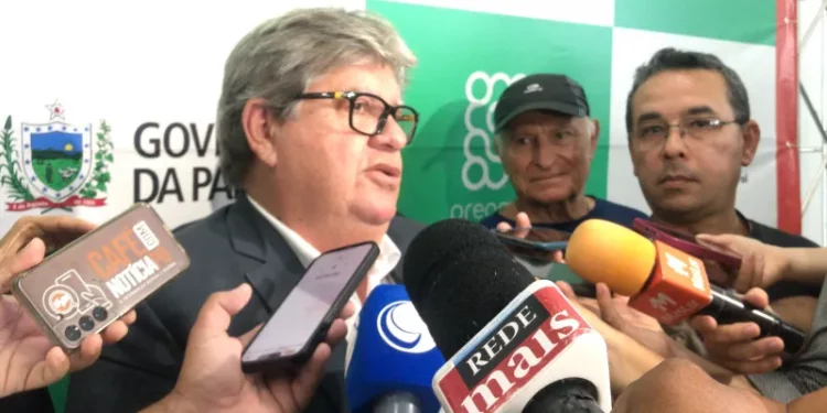 João rebate protestos contra aumento de 5% a servidores