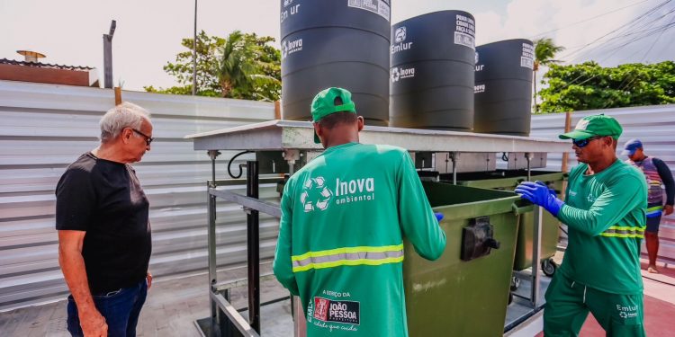 Orla de João Pessoa recebe os primeiros coletores subterrâneos de lixo