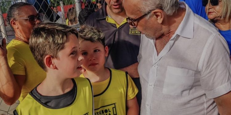 Cícero inaugura sede do Instituto Futebol de Rua