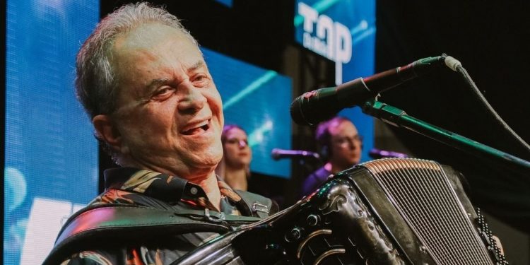 Flávio José abre o Festival Forró Verão neste sábado (6), em Cabo Branco