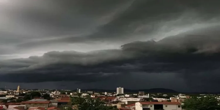 Inmet alerta para chuvas e ventos intensos em 127 cidades da PB