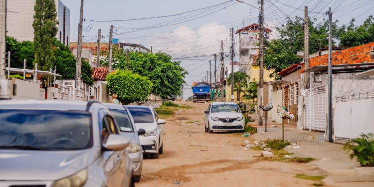 Cícero autoriza pavimentação de ruas no Parque do Sol