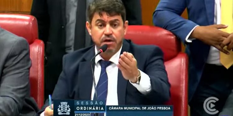 Sessão na CMJP é marcada por desentendimento entre presidente e vice