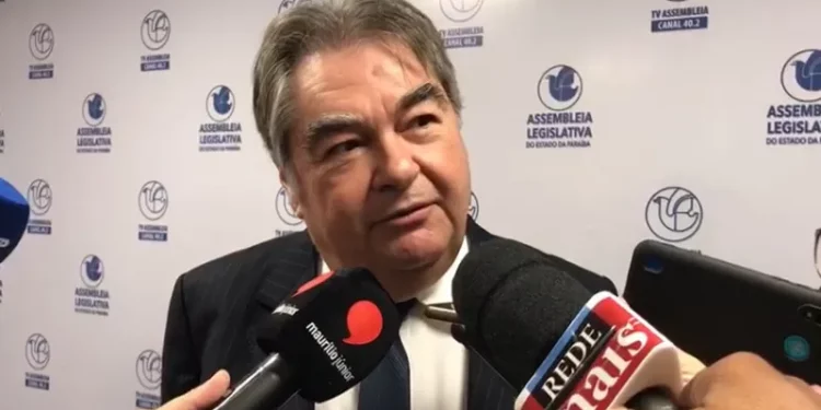 Dois dias após exoneração, Lindolfo Pires volta à Secretaria de Esportes do Estado