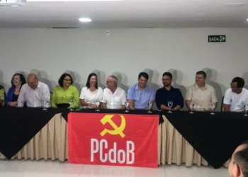 Cícero Lucena recebe apoio do PCdoB para reeleição