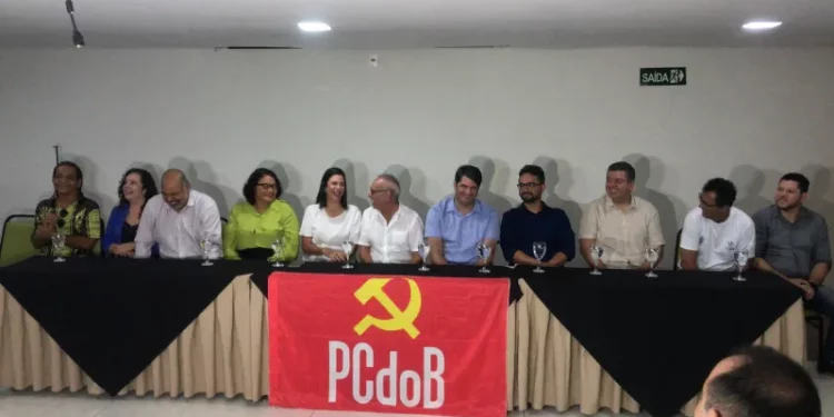 Cícero Lucena recebe apoio do PCdoB para reeleição