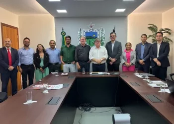 Após encontro com governador, professos acatam encerram estado de greve