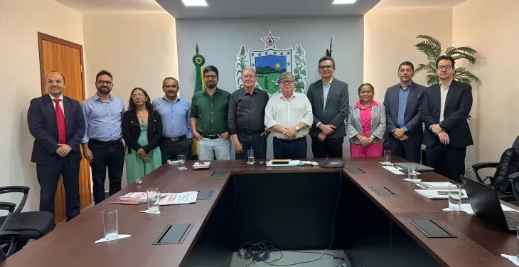 Após encontro com governador, professos acatam encerram estado de greve