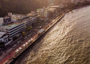 Cícero inaugura mirante na praia de Cabo Branco
