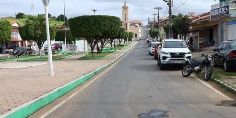 Prefeito de Santana de Mangueira tem bens bloqueados e é afastado por 90 dias