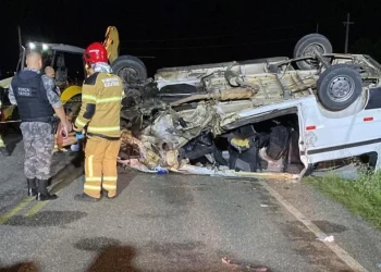 Acidente com van escolar mata dois alunos no Sertão da PB