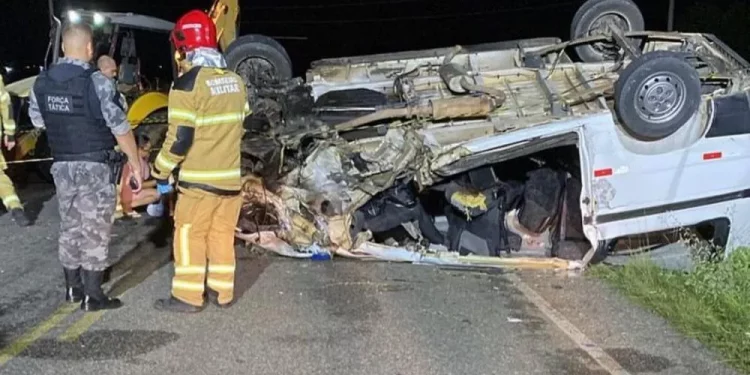 Acidente com van escolar mata dois alunos no Sertão da PB