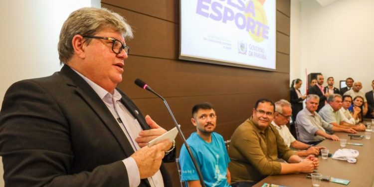 João anuncia Bolsa Esporte para 548 atletas paraibanos
