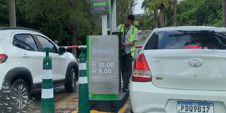 Unipê ignora legislação e começa a cobrar estacionamento