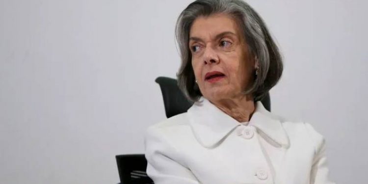 Cármem Lúcia é eleita presidente do TSE para 2024-2026