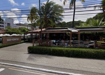 Bar do Cuscuz é fechado por derramamento de esgoto na praia de Cabo Branco