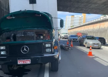 Caminhão parado causa acidente com morte, em JP