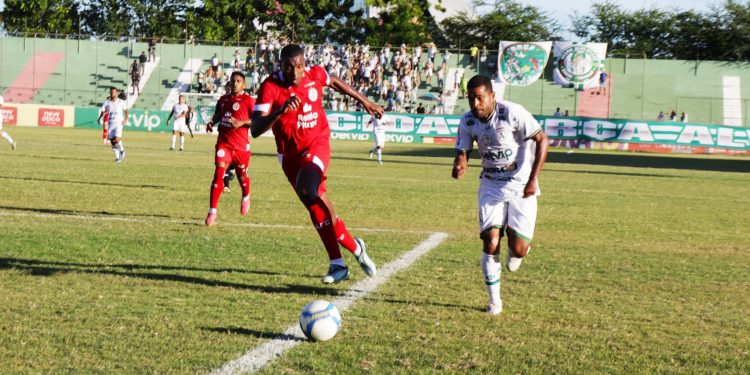 Sousa empata em casa e segue fora da zona de classificação