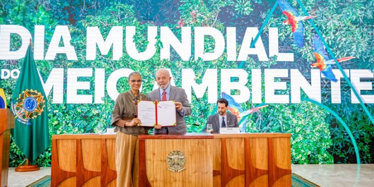 Lula anuncia programa de prevenção a desastres ambientais e ignora o Rio Grande do Sul