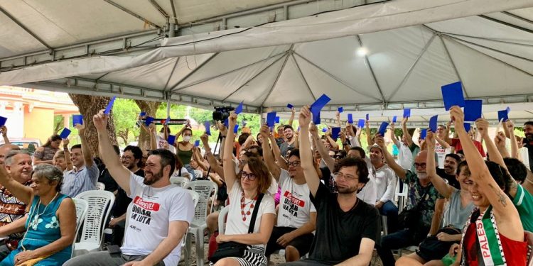 54 universidades federais e 51 institutos estão em greve