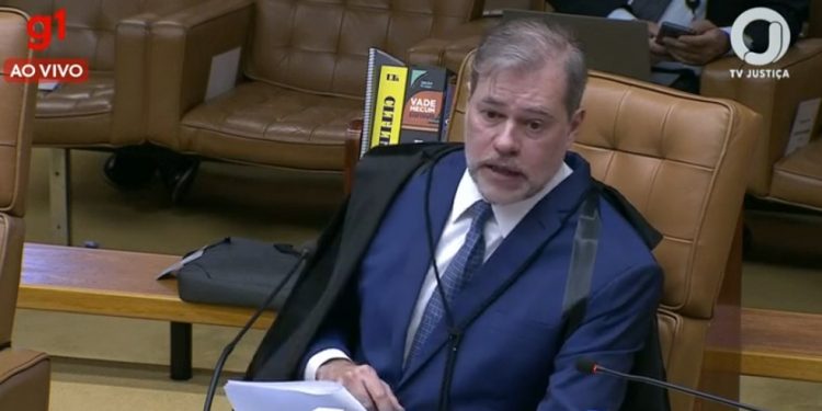 STF forma maioria para descriminalizar porte de maconha